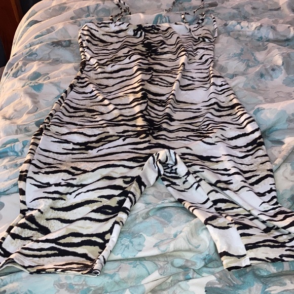 Fashion nova romper - Picture 4 of 9